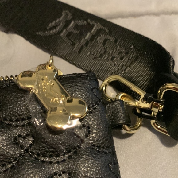 Betsy Johnson PET Black Crossbody - Picture 6 of 10